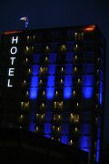 a zpátky v hotelu u tukana